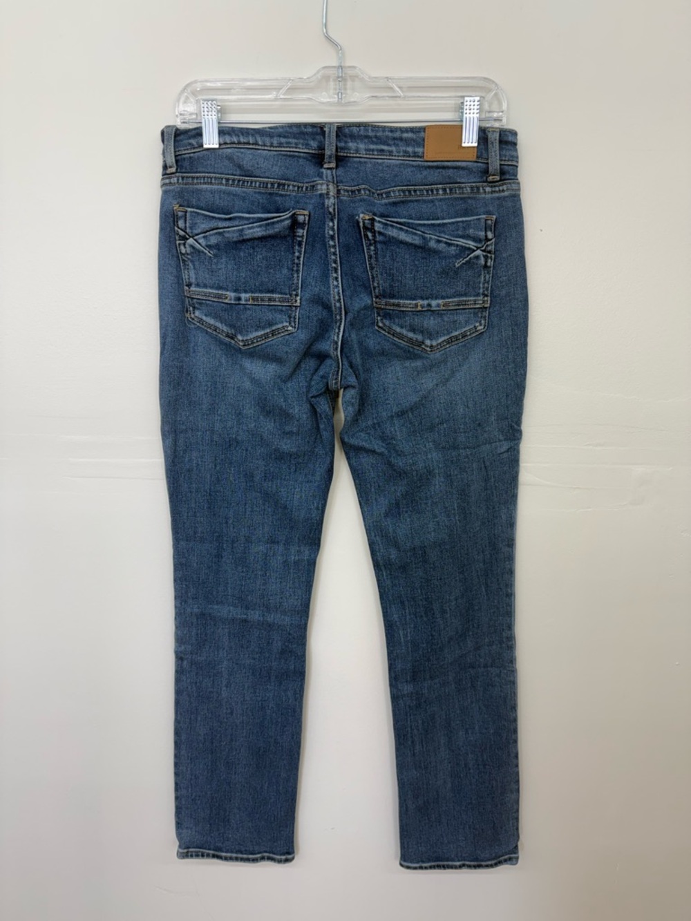 BKE Women's Straight Leg Jeans in Mid Blue Wash K29